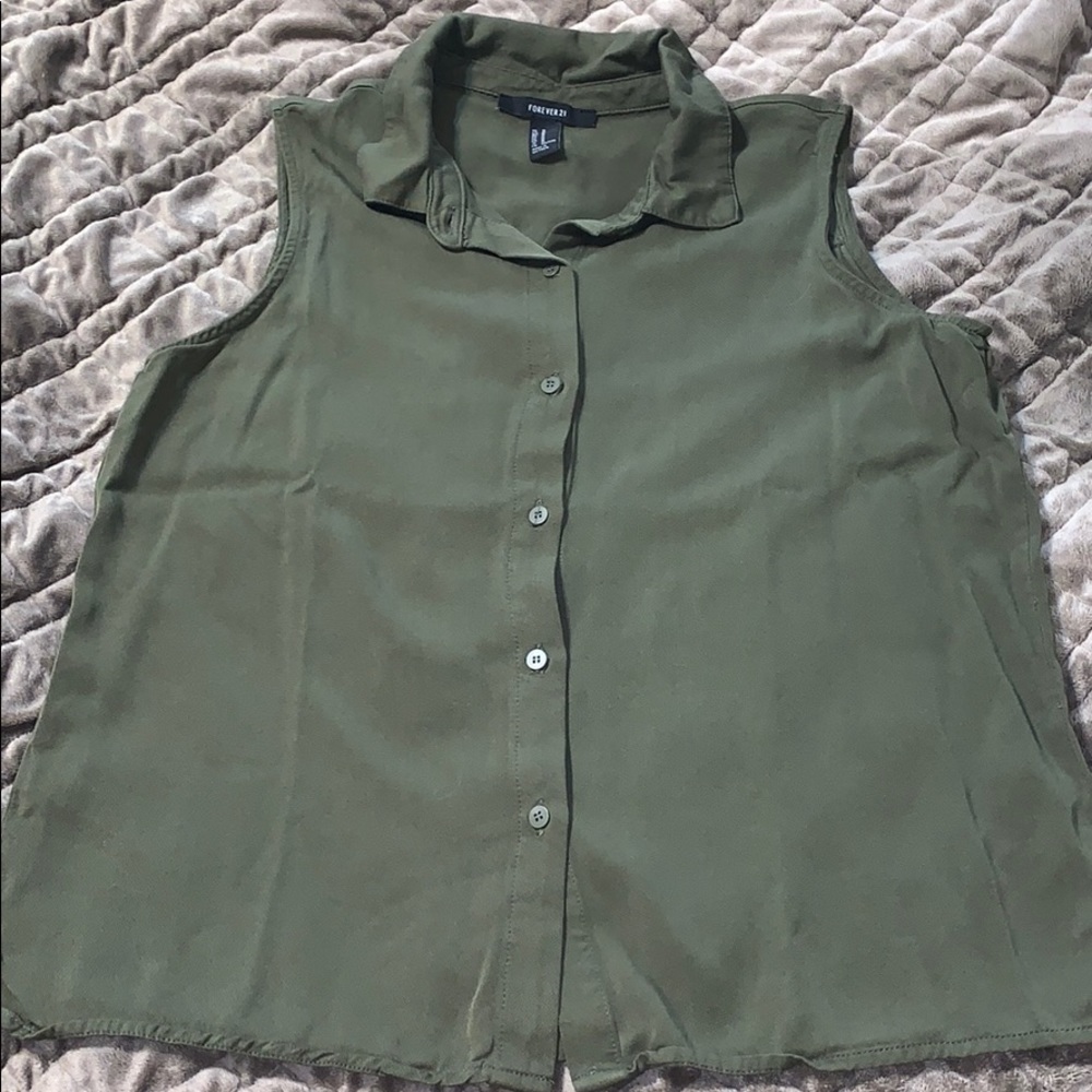 🌸Green Sleeveless Button Down🌸